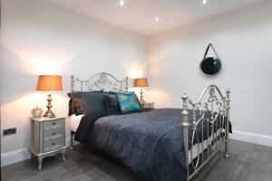 Katil atau katil-katil dalam bilik di HIDDEN GEM Luxury house in Leicester