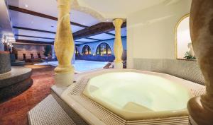 Bazén v ubytování Hotel Grieshof nebo v jeho okolí