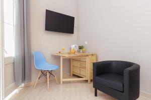 TV a/nebo společenská místnost v ubytování Key Barcelona HOUSING (Carrer Girona)