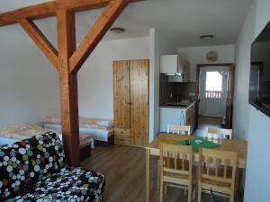 Kuchyň nebo kuchyňský kout v ubytování Apartment Vlčice u Trutnova