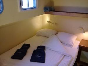 Postel nebo postele na pokoji v ubytování Botel Elodie