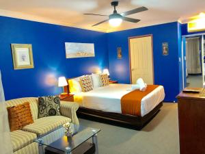 Кровать или кровати в номере Aussie Rest Motel