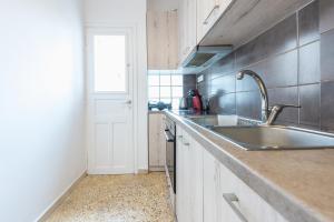 Kuchyň nebo kuchyňský kout v ubytování Victoria Sun Apartments + 37 fotografií