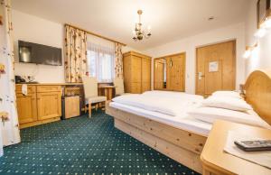 Säng eller sängar i ett rum på Hotel Grieshof