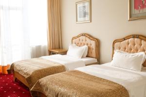 Postel nebo postele na pokoji v ubytování Visak Hotel