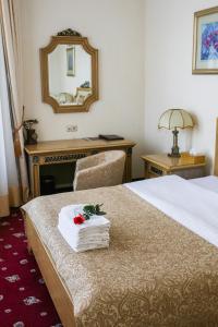 Postel nebo postele na pokoji v ubytování Visak Hotel