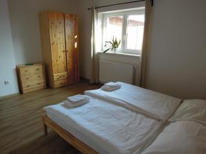 Postel nebo postele na pokoji v ubytování Apartment Vlčice u Trutnova