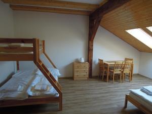 Postel nebo postele na pokoji v ubytování Apartment Vlčice u Trutnova