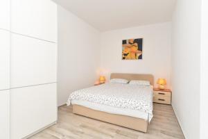 Postel nebo postele na pokoji v ubytování Apartments Ilija 1363