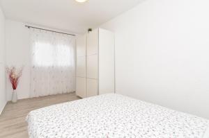 Postel nebo postele na pokoji v ubytování Apartments Ilija 1363