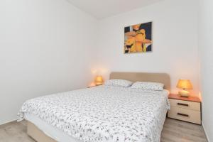 Postel nebo postele na pokoji v ubytování Apartments Ilija 1363
