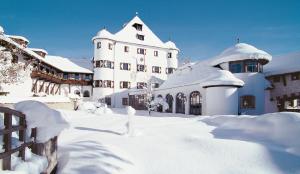 Family Hotel Schloss Rosenegg v zimě