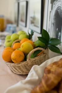 a basket filled with fruit next to a glass of water at Hotel Alcántara in Seville