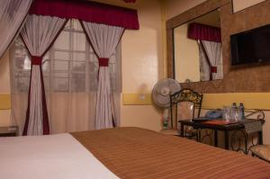 Postel nebo postele na pokoji v ubytování Kahama Hotel Nairobi