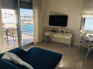 TV a/nebo společenská místnost v ubytování Apartamento David