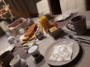 a table with plates of food and drinks on it at Le clos du mont César in Bailleul-sur-ThÃ©rain +21 photos