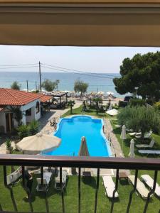 Bazén v ubytovaní HOTEL BARA alebo v jeho blízkosti