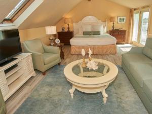 Un lugar para sentarse en Anchor In Hotel - Hyannis, MA