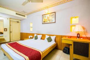 Postel nebo postele na pokoji v ubytování Hotel Shalimar