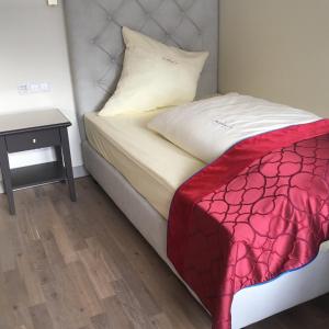 Postel nebo postele na pokoji v ubytování Mokni's Palais Hotel & SPA