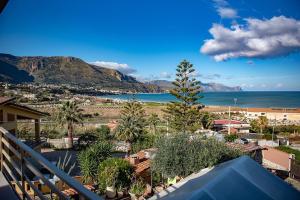 a balcony with a view of the ocean and mountains at SCIUSCIA' in Alcamo Marina