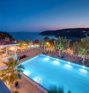 Bazén v ubytování Gava Waterman Island Cottages - All Inclusive nebo v jeho okolí