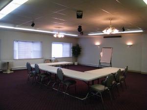 a conference room with a table and chairs in it at Rodeway Inn in Woodstock
