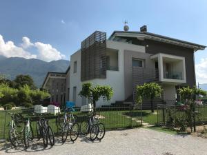 a group of bikes parked in front of a house at Art B&B Design in Costa Volpino