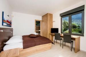 Posteľ alebo postele v izbe v ubytovaní Villa View a luxury villa in Makarska, heated private pool, jacuzzi, gym