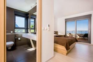 Posedenie v ubytovaní Villa View a luxury villa in Makarska, heated private pool, jacuzzi, gym