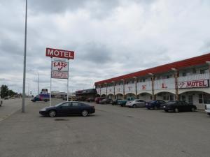 Gallery image of Lazy J Motel in Claresholm