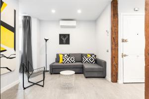 Kép BNBHolder Black & Yellow Design SOL szállásáról Madridban a galériában