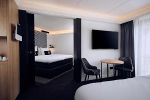 Una cama o camas en una habitación de Gr8 Hotel Bodegraven