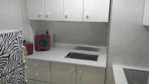Kuchnia lub aneks kuchenny w obiekcie Moderno apartamento Torremolinos centro
