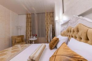 Postel nebo postele na pokoji v ubytování Iberia Palace Hotel