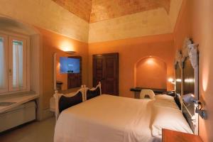 Postel nebo postele na pokoji v ubytování Hotel Casino Ridola