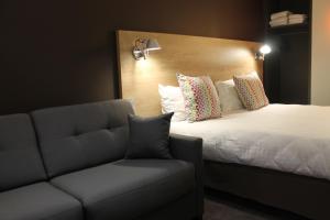 
Łóżko lub łóżka w pokoju w obiekcie Campanile Laval Nord
