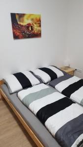 Llit o llits en una habitació de Apartmán Alfa 11