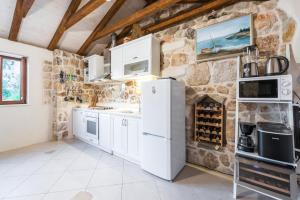 Kuchyň nebo kuchyňský kout v ubytování Villa Stone-Exceptional private Estate