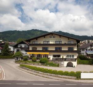 Pemandangan gunung umum atau pemandangan gunung yang diambil dari hotel