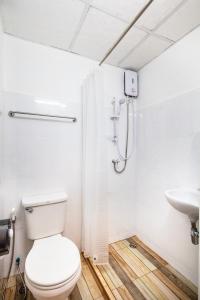 ห้องน้ำของ Penyos Service Apartment
