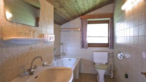 Kúpeľňa v ubytovaní Komfort-Apartments Zufriedenheit + 21 fotografií