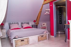 a bedroom with a bed and a mirror at B & B - Chambre d'hôte entre Arras et Albert in Souastre