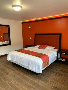 Postelja oz. postelje v sobi nastanitve norwalk inn & suites