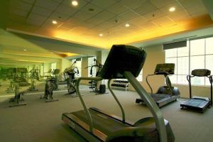 The fitness centre and/or fitness facilities at The Bellezza Hotel Suites