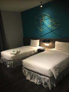 Postel nebo postele na pokoji v ubytování KIP Hotel