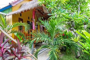 a house with a bunch of plants in front of it at Rama Homestay in Nusa Penida