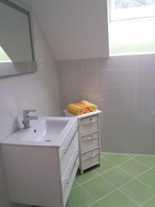 A bathroom at Apartma Momo