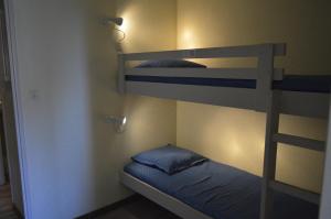 - une chambre avec 2 lits superposés dans l'établissement Studio A, à Hyères