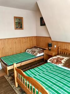 Ένα ή περισσότερα κρεβάτια σε δωμάτιο στο Pokoje Gościnne